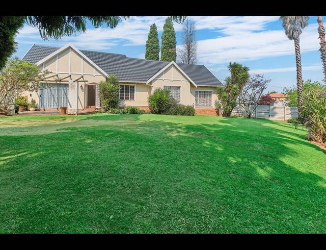 4 BEDROOM HOUSE FOR SALE IN STRUBENSVALLEI